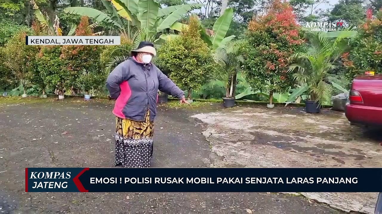 Emosi! Polisi Rusak Mobil Pakai Senjata Laras P...