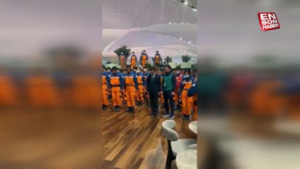 Japon kurtarma ekibinin duygulandıran vedası