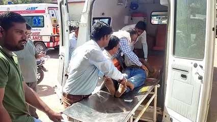 डंपर ने कार को मारी ठोकरी, एक की मौत, एक घायल