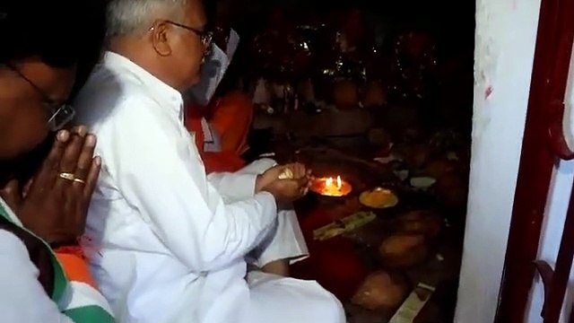 सीएम भूपेश बघेल ने कुनकुरी के मधेश्वर महादेव मंदिर में की पूजा-अर्चना, देखे वीडियो