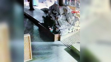 Depremzedeler için toplanan yorganları böyle çaldı