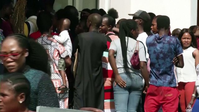 Buhari gives Nigerians more time to swap cash