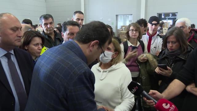 İmamoğlu, Yenikapı'daki İbb Yardım Merkezi'ni Ziyaret Etti: Böylesi Bir Afette İletişim Hattına Düşmanlık Eden, Bu Ülkeye ve İnsanına Kötülük...