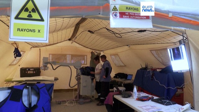 França cria hospital de campanha na Turquia para vítimas dos sismos