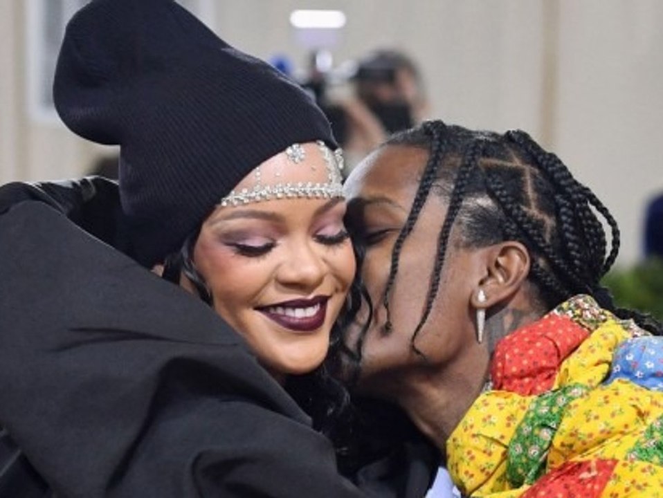 Rihanna und A$AP Rocky zeigen stolz ihren Sohn auf dem 'Vogue'-Cover
