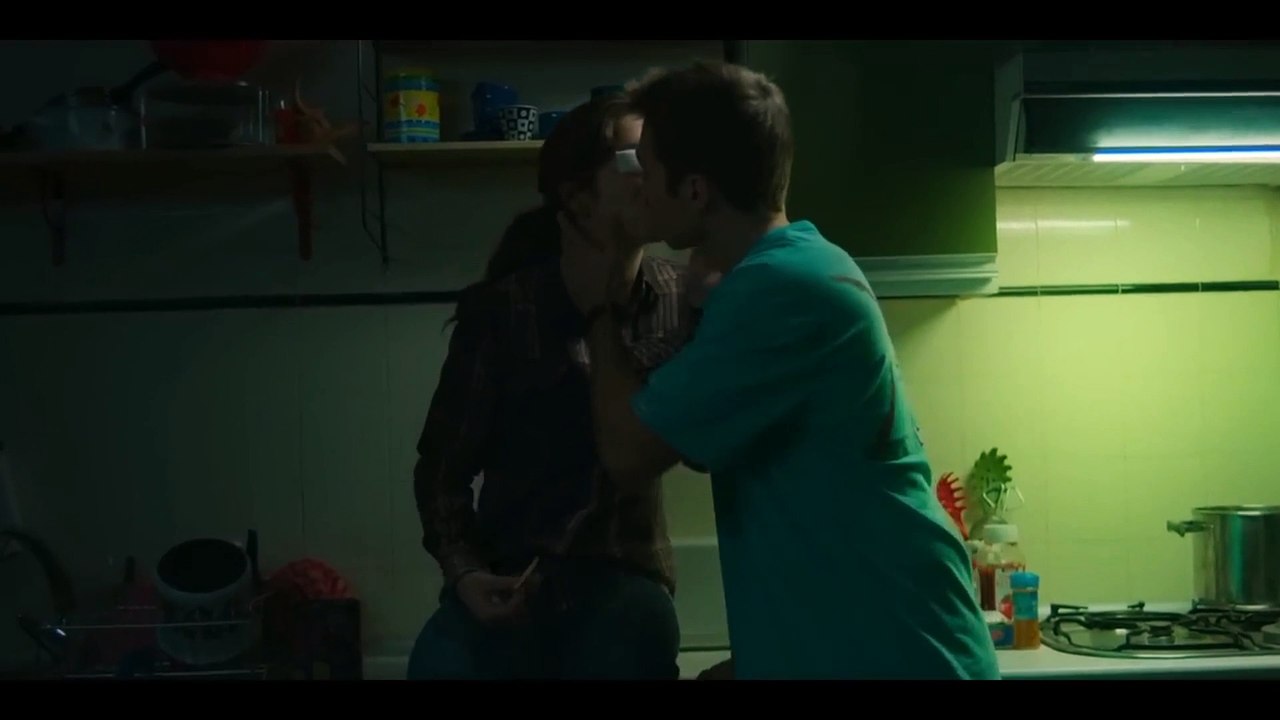 In Love All Over Again / Kissing Scene — Irene and Julio (Georgina Amoros and Franco Masini) | 1x02