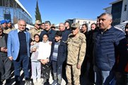 JANDARMA GENEL KOMUTANI ORGENERAL ÇETİN, OSMANİYE'DE DEPREMZEDELERİ ZİYARET ETTİ