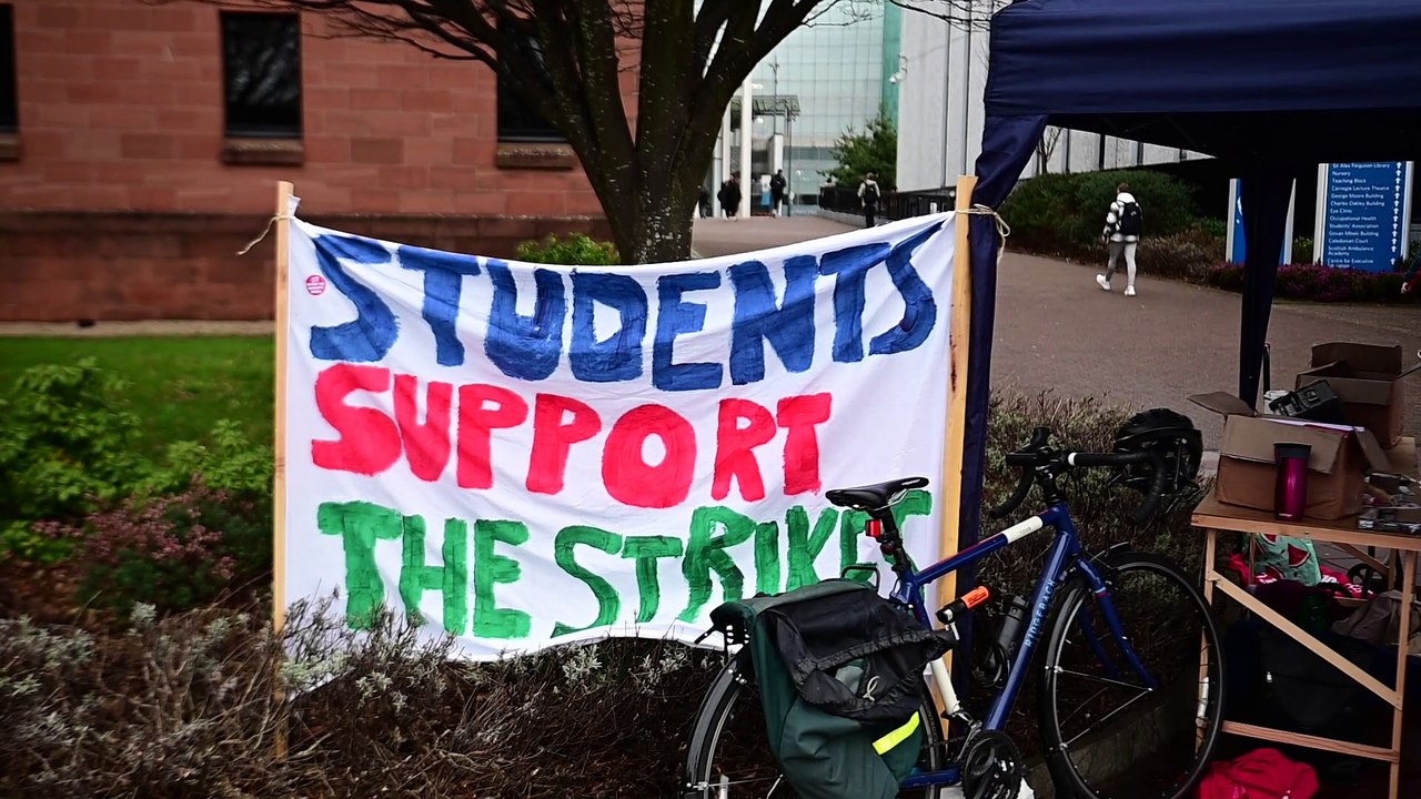 UCU members on the picket line at Glasgow Caledonian University