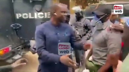 Ousmane Sonko de retour chez lui : Découvrez les détails de son arrivée 🏡