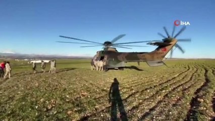 MSB: "Hava Kuvvetlerimize ait helikopterler, deprem bölgesindeki köylere çadır ve yardım malzemeleri ulaştırmaya devam ediyor"