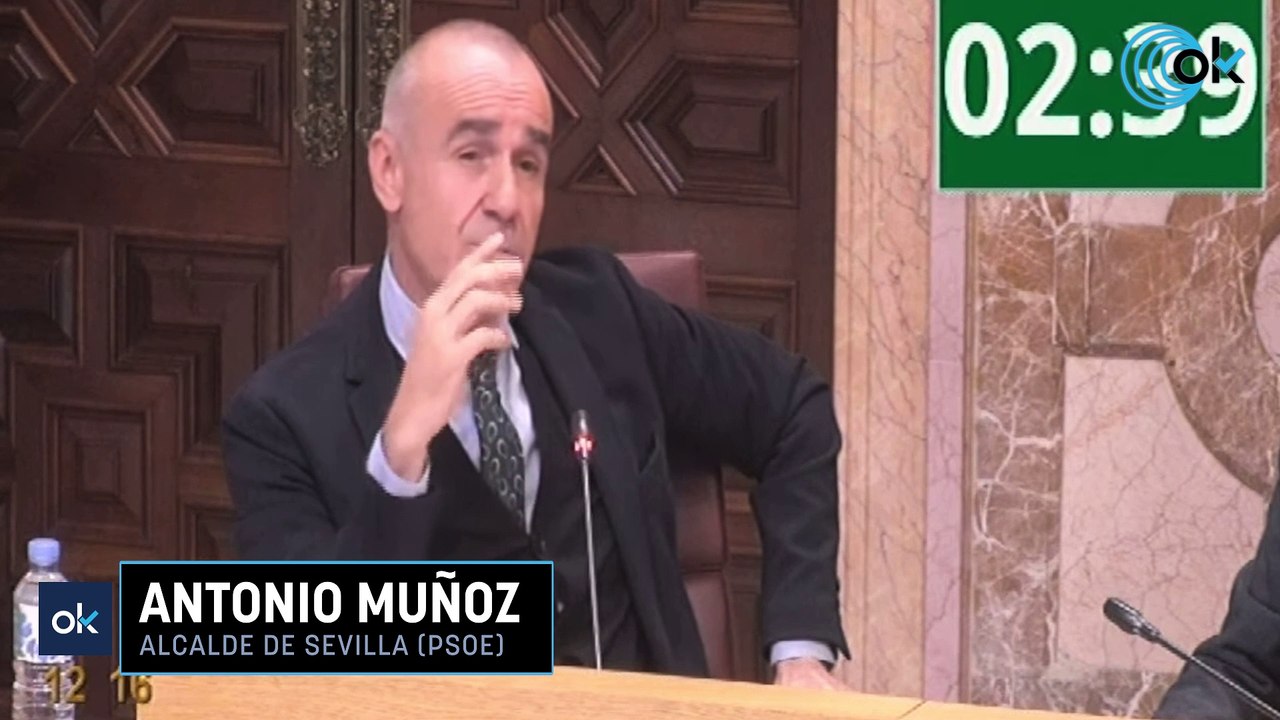 La chulería del socialista Muñoz al negarse a explicar a los sevillanos las ayudas públicas a su marido