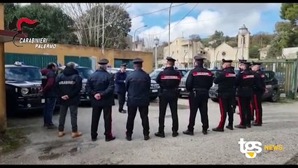 Télécharger la video: Cinque trentenni arrestati dai carabinieri della compagnia di Lercara Friddi per oltre 25 furti in abitazione