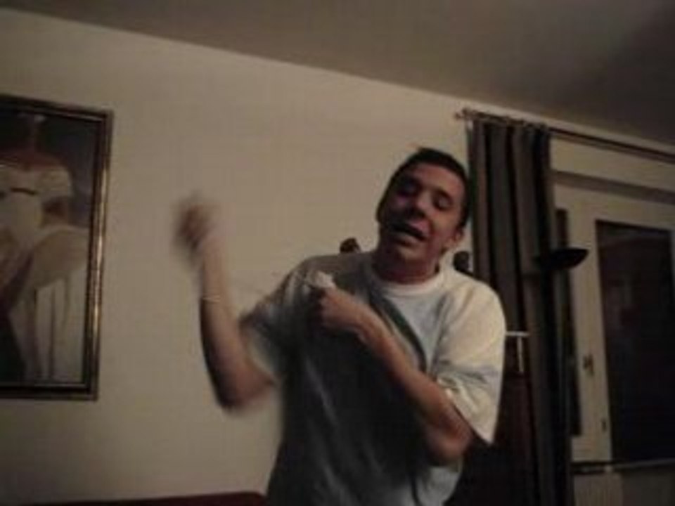 Gaetan joue a la wii