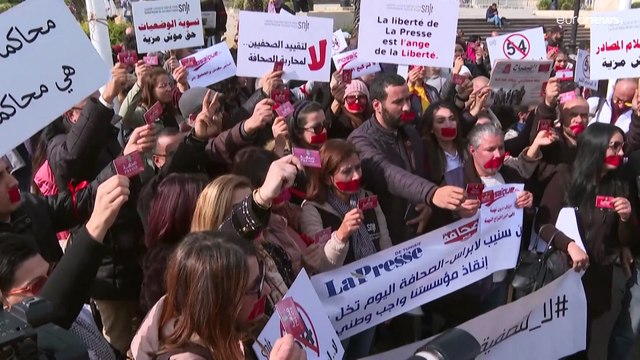 شاهد: الصحفيون التونسيون يتظاهرون للتنديد بـ قمع السلطات