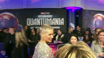 Evangeline Lilly Becomes Besties With Our Reporter!