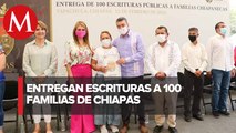En Chiapas, el gobernador Rutilio Escandón hace entrega de 100 escrituras públicas