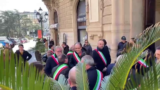 Catanzaro, no all'autonomia differenziata dei sindaci: documento consegnato al Prefetto