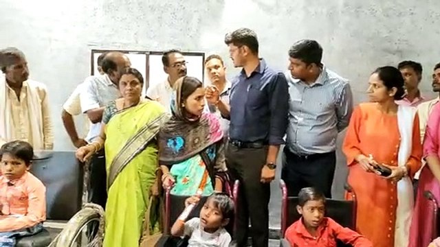 कलेक्टर जनदर्शन में सुनी लोगों की समस्याएं, ९ दिव्यांग बच्चों को वितरित किए सहायक उपकरण