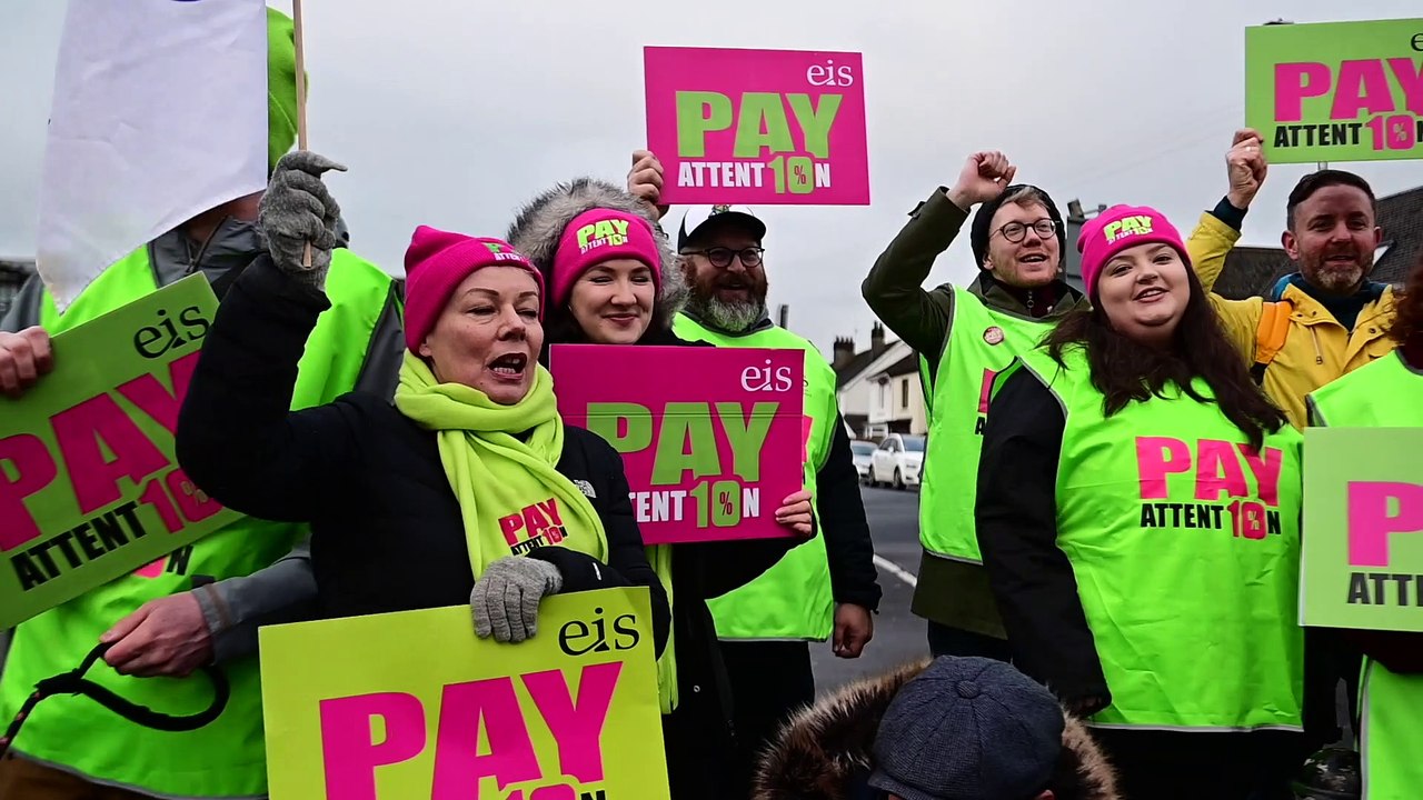 EIS Picket Line at Holyrood Secondary School in Glasgow