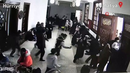 Malatya’da depremin yeni görüntüleri ortaya çıktı... Panik anlara kameraya böyle yansıdı