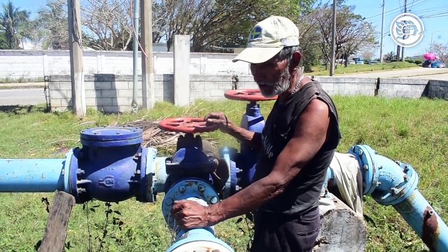 Bilingüe y con propiedades; don Guillermo, adaptó pozo de CMAS como su hogar en Coatzacoalcos