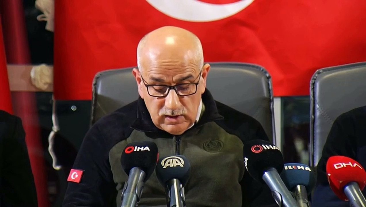 Bakan Kirişci açıklama yaparken deprem oldu