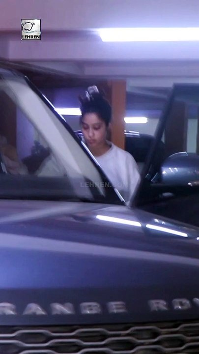 जिम के बाहर इस लुक में दिखी Janhvi Kapoor