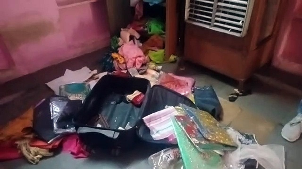 सूने मकान का ताला तोड़, लाखों की नगदी व ज्वेलरी...