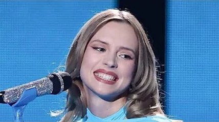 Angèle vivement critiquée sur les réseaux sociaux, une photo dévoilant ses poils ne passe pas
