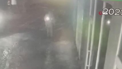 Bütün ailesini depremde kaybetti, tek umudu kayıp kızını bulmak