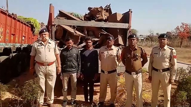 लोहे का कबाड़ बेचने तलाश रहे थे ग्राहक, खपाने के पहले ही पकड़ाए