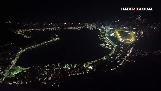 Brezilya'da Kurtarıcı İsa heykeline Türkiye ve Suriye bayrakları yansıtıldı: Türkiye ve Suriye için dua edin