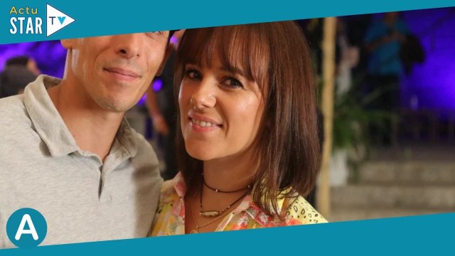 Alizée et Annily, copies conformes : la chanteuse radieuse au ski en famille, sa fille est son doubl