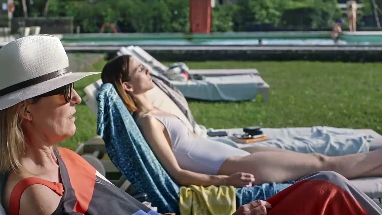 Viver Mal Trailer OmeU