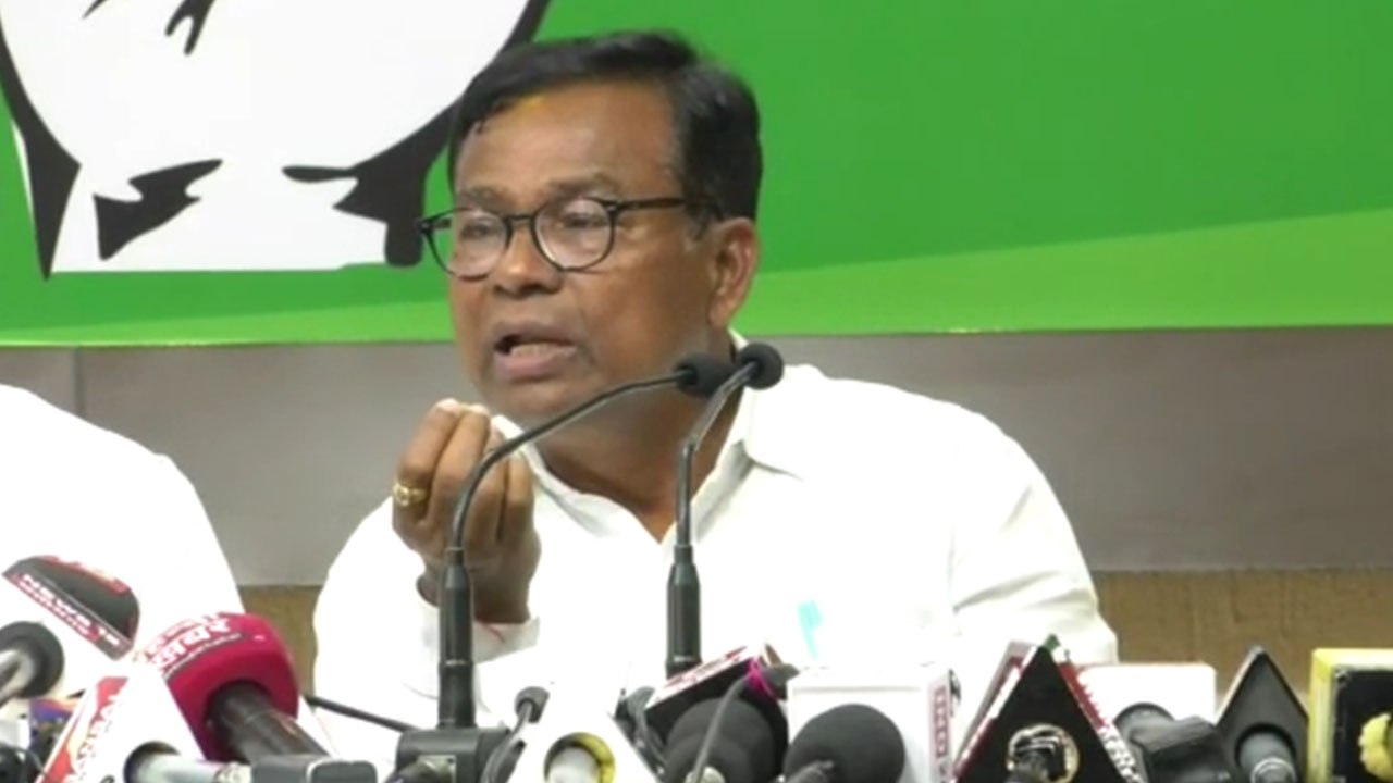 अडानी के हवाले केंद्र सरकार पर हमला, भक्त चरणदास ने कहा- प्रधानमंत्री चोर को बचा रहे हैं