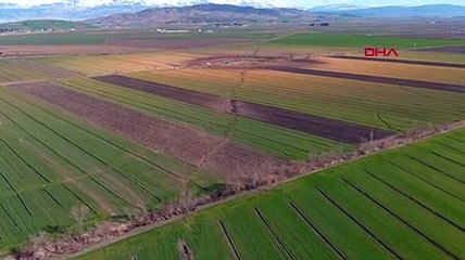 Tarlaları kaydıran fay kırıkları havadan görüntülendi