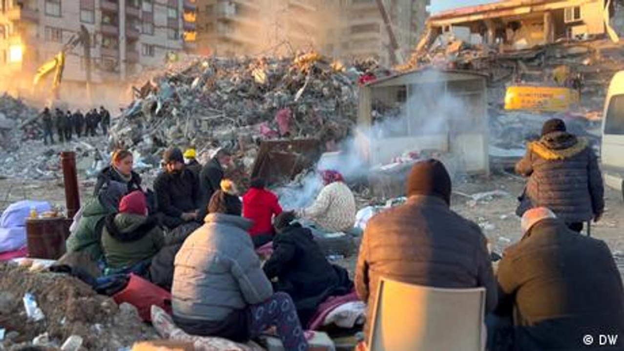 Syrian refugees in Turkey find hate and help after quake - video ...