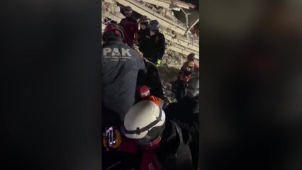 260시간 만에 12살 소년 구조...기적적 생환 잇따라 / YTN