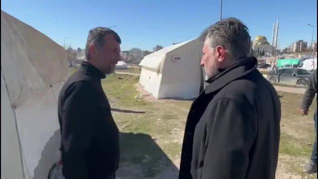 Bayraklı Belediye Başkanı Serdar Sandal Depremzedeleri Ziyaret Etti: Yardımlarımız Sürecek