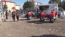 Gönüllü motokuryeler depremzedelerin yardımına koşuyor