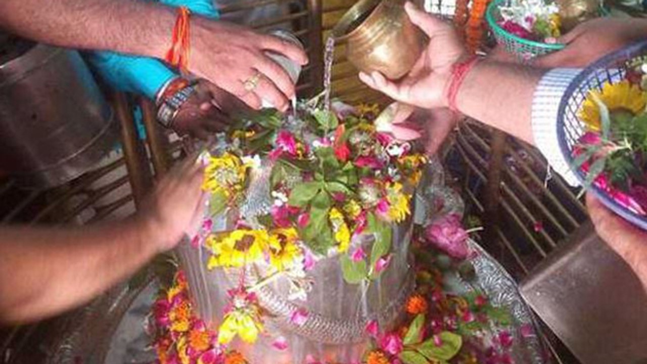 शिवलिंग पर सप्ताह के हर दिन जल चढ़ाने के मिलते है अलग-अलग लाभ, जानिए हर एक दिन का महत्व - There are different benefits of offering water on Shivling every day of the week, know the importance of each day.