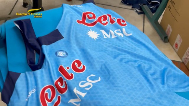 Maglie del Napoli e del Catania false: blitz dei finanzieri in fabbrica del Salernitano (17.02.23)
