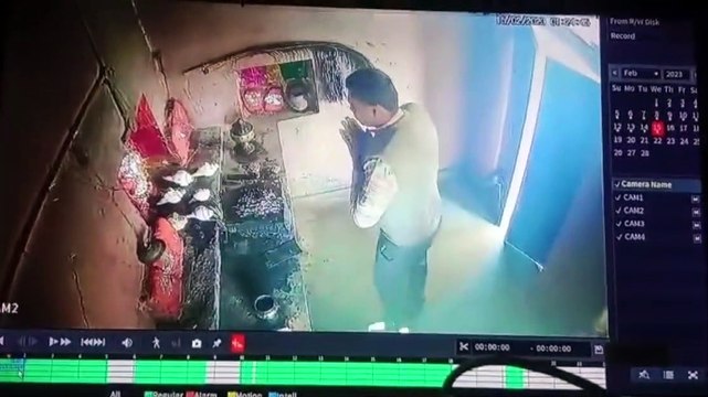 अनोखा चोर: भगवान के धोक लगाकर चोर ले गया चांदी के आभूषण