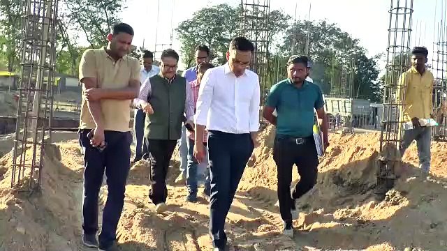 कलेक्टर ने किया निर्माणाधीन भवन का निरीक्षण
