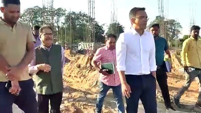 कलेक्टर ने किया निर्माणाधीन भवन का निरीक्षण