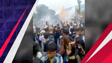Memaksa Masuk Stadion, Suporter Bentrok dengan Polisi di Jatidiri Semarang