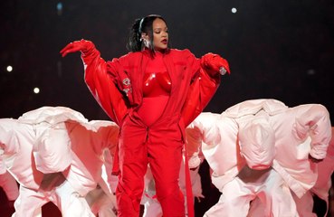 Rihanna : les danseurs qui l'accompagnaient lors du Super Bowl ne savaient pas qu'elle était enceinte