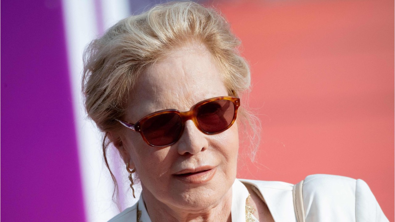 GALA VIDEO - “C’était horrible” : Sylvie Vartan fait de douloureuses confidences sur son enfance