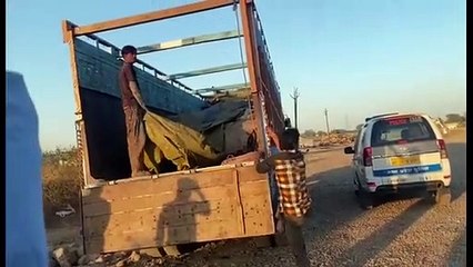 चमड़े से भरा ट्रक पकड़ाया, पुलिस ने जब्त किया