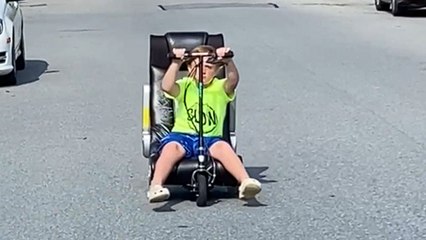 Kid loads trashed gaming chair on his scooter and drives home!